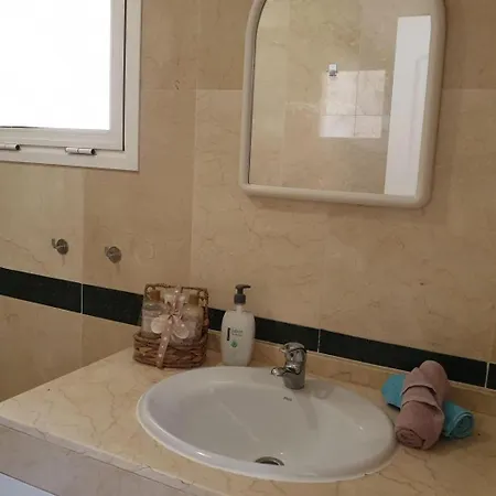 Mit Beheiztem Gemeinsamem Pool By Interhome דירה אדחה